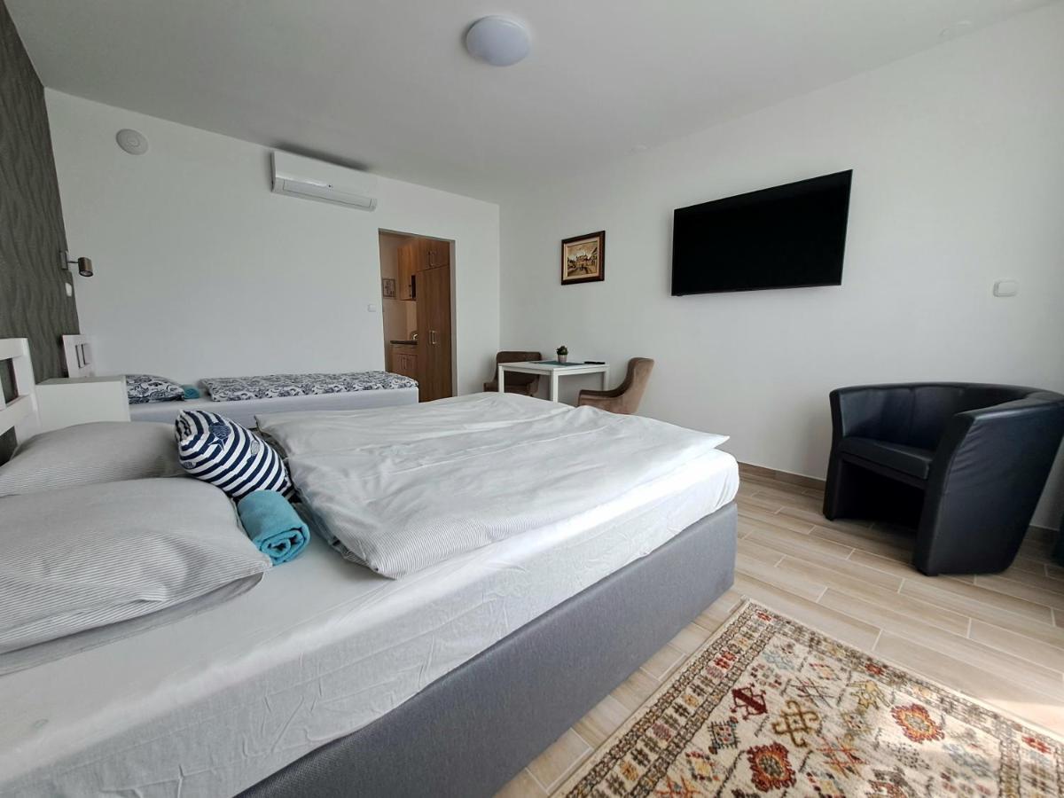 Partside Balatonfuered Apartment Exterior photo